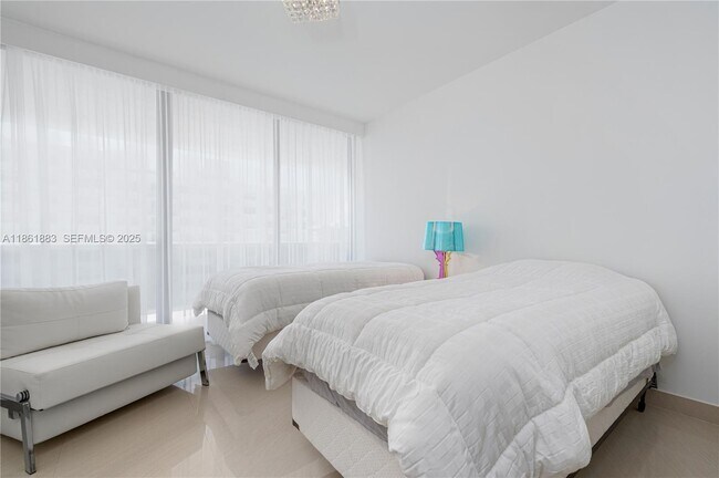 Building Photo - 5875 Collins Ave