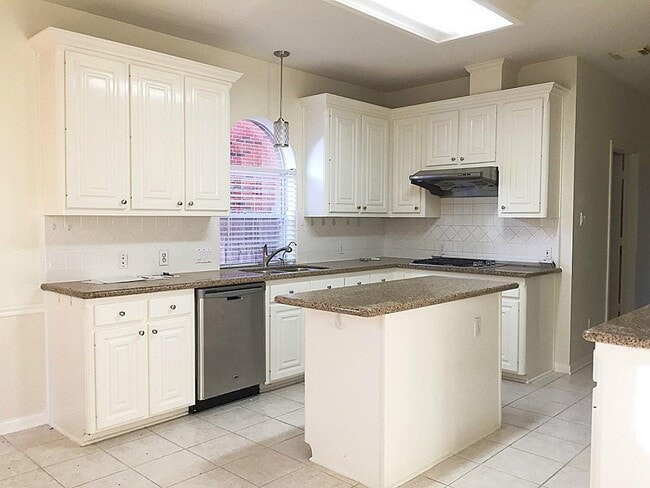 Building Photo - 17503 Sunny Trail Ln