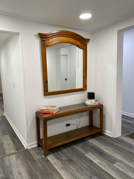 Building Photo - 1523 12th Ave N