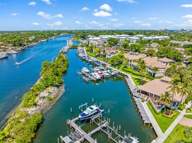 Building Photo - 533 Oak Harbour Dr