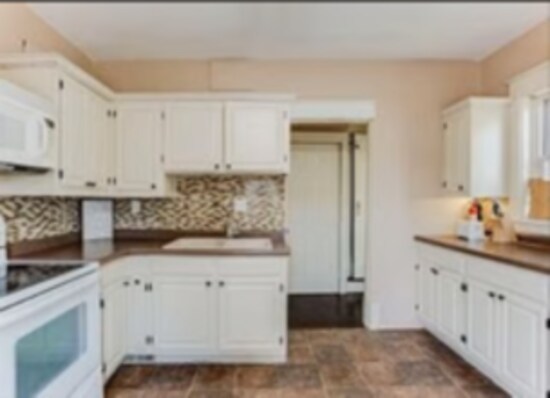 Building Photo - 896 Westminster St