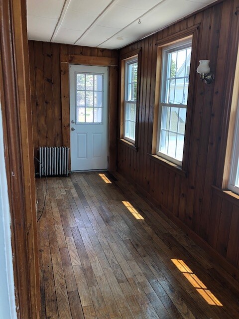 Building Photo - 93 1/2 Lake St