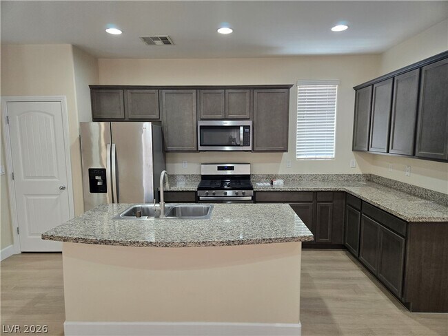 Building Photo - 2715 Hammetts Landing Walk