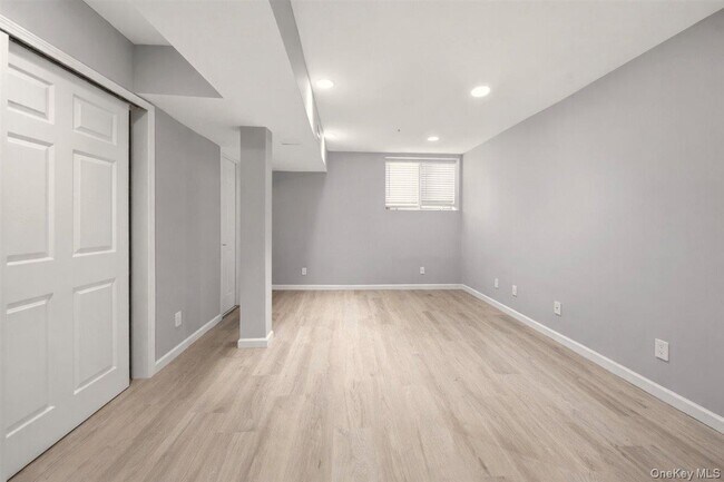 Building Photo - 42 Clarewood Dr