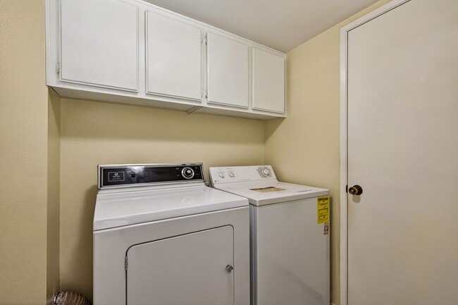 Building Photo - 3-Bedroom 2-Story Redlands Home with Big Backyard