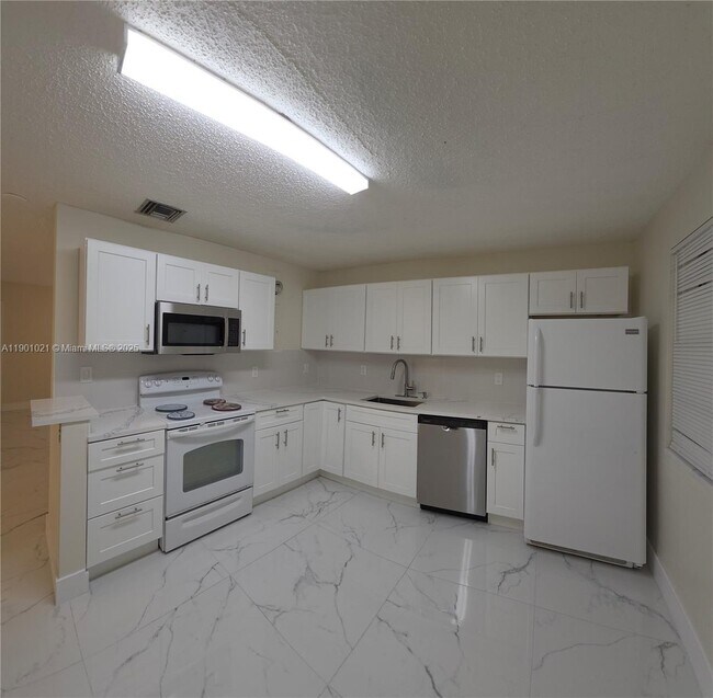 Building Photo - 2526 Taylor St