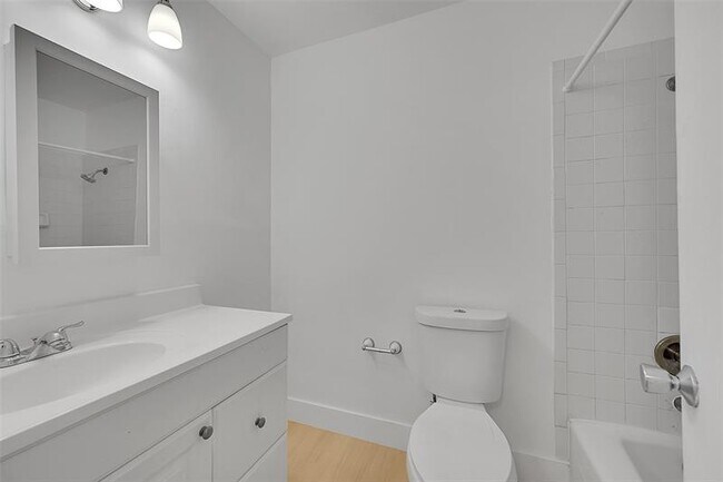 Building Photo - 4122 SW 61st Ave