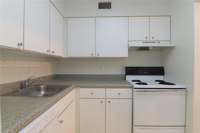 Building Photo - 4910 NW 79th Ave