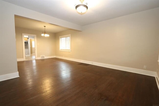 Building Photo - Updated 3 bedroom South Bend, IN Home