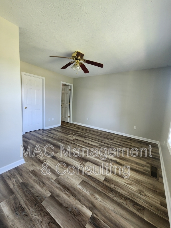 Building Photo - 1748 Bouton Dr