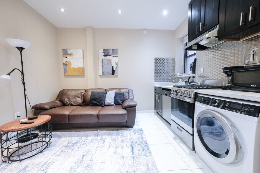 Building Photo - 5 W 101st St