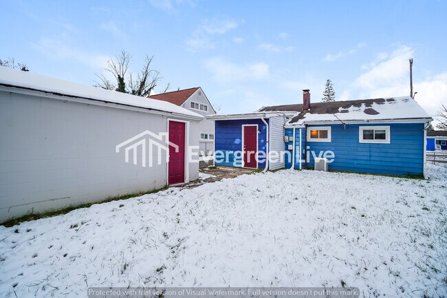 Building Photo - 2074 Woodland Ave