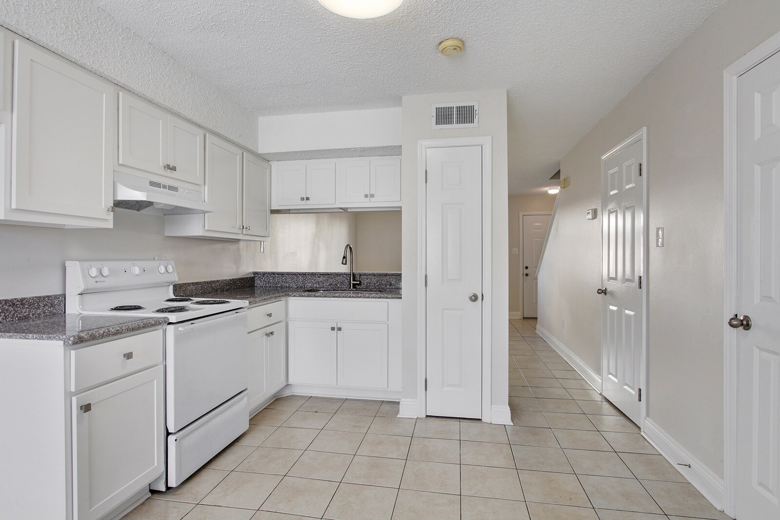 Building Photo - 8897 Richmond Dr