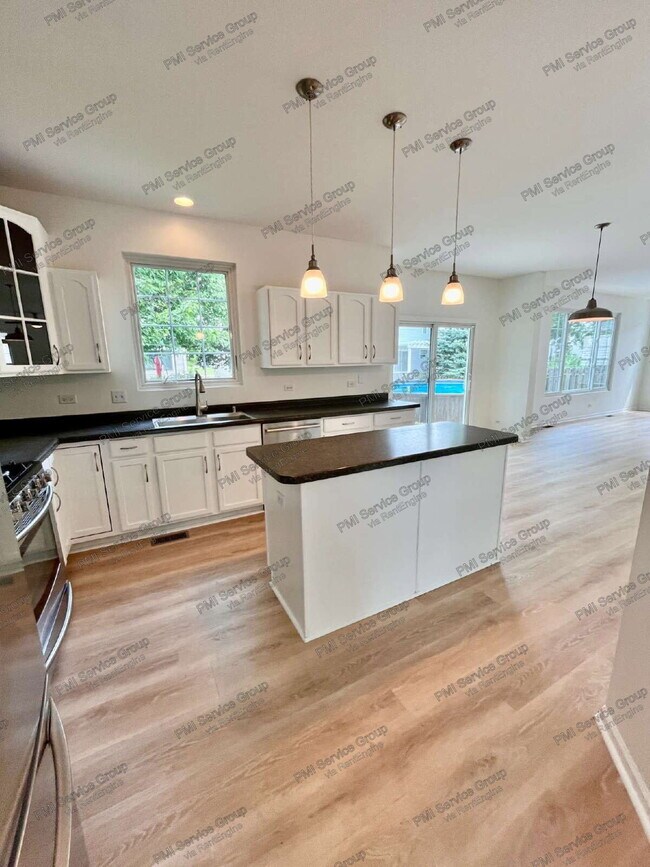 Building Photo - 1523 Schumacher Dr