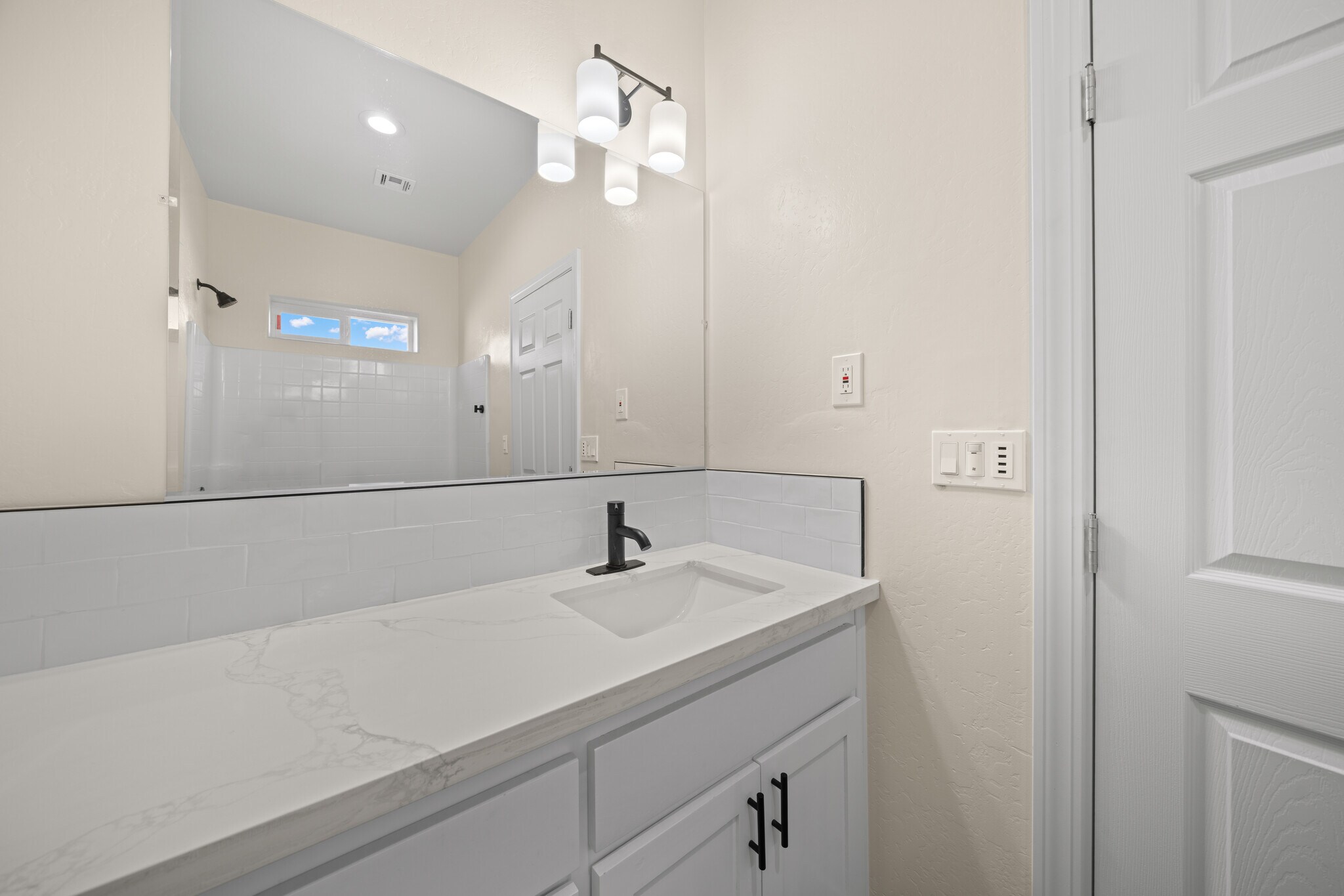 Building Photo - 3409 Lotus Ln