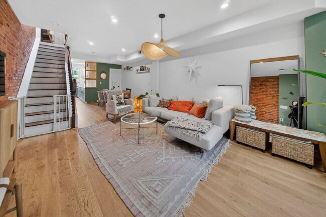 Building Photo - Classic DC charm and Modern Upgrades!