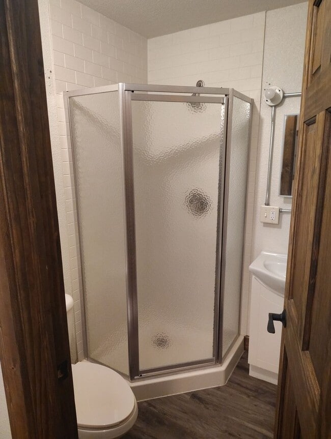 Building Photo - 507 6th Ave