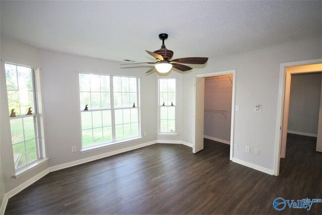 Building Photo - 252 Mountain Creek Dr