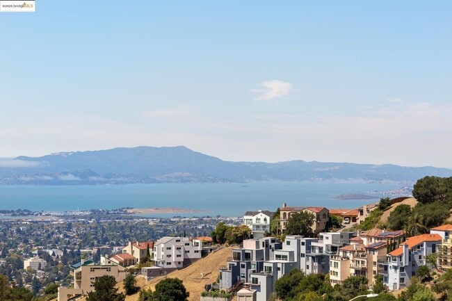 Building Photo - Four Bedroom Home with Panoramic Views