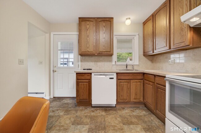 Building Photo - 121 Cherry Hill Rd