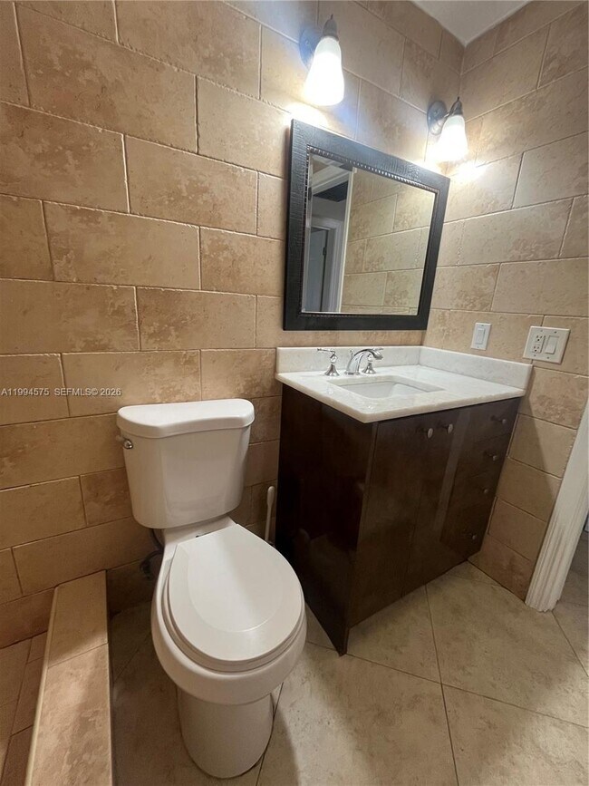 Building Photo - 3923 NE 166th St