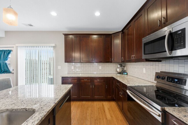 Building Photo - 3BD, 2.5BA Half-Duplex for Lease in Commerce City with 2-Car Garage