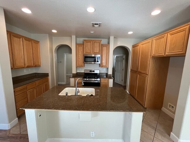 Building Photo - 4 Bed | 2 Bath | 1659SF | Tenant Pays $195...