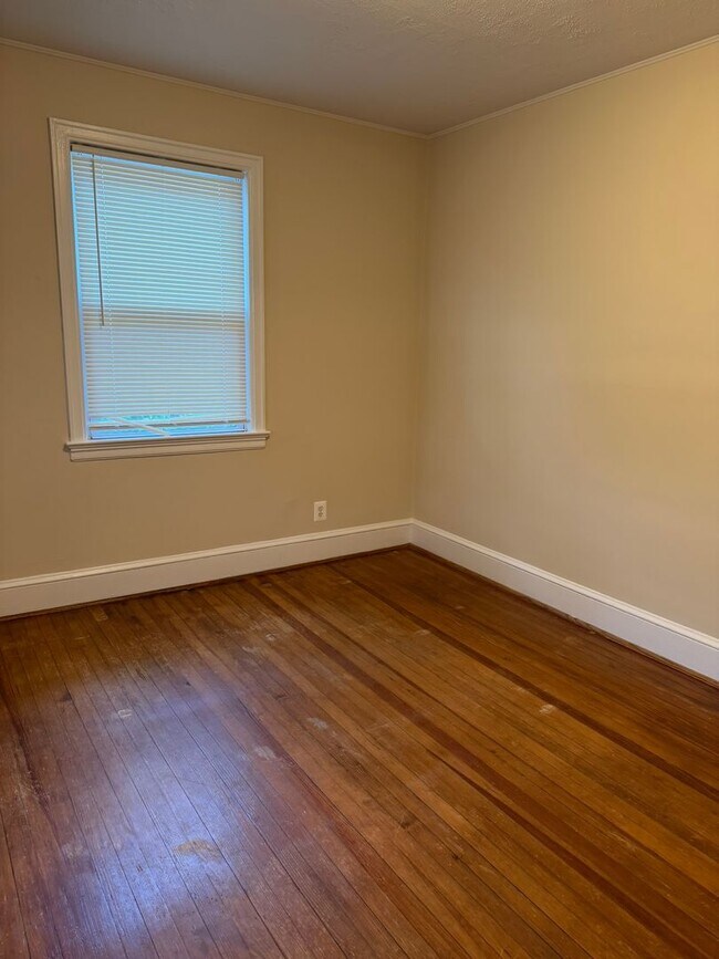Building Photo - Spacious home close to METRO, Uof MD, etc.