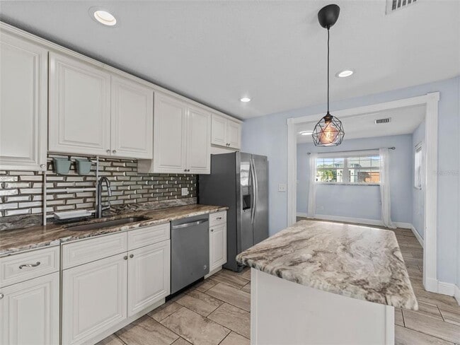 Building Photo - 2924 W Dewey St