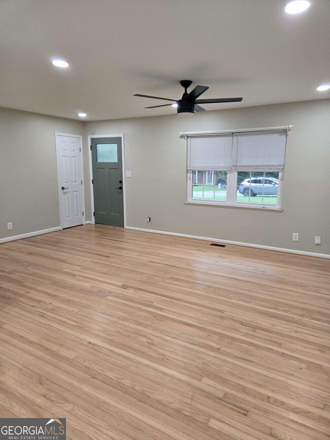 Building Photo - 3817 Captain Dr