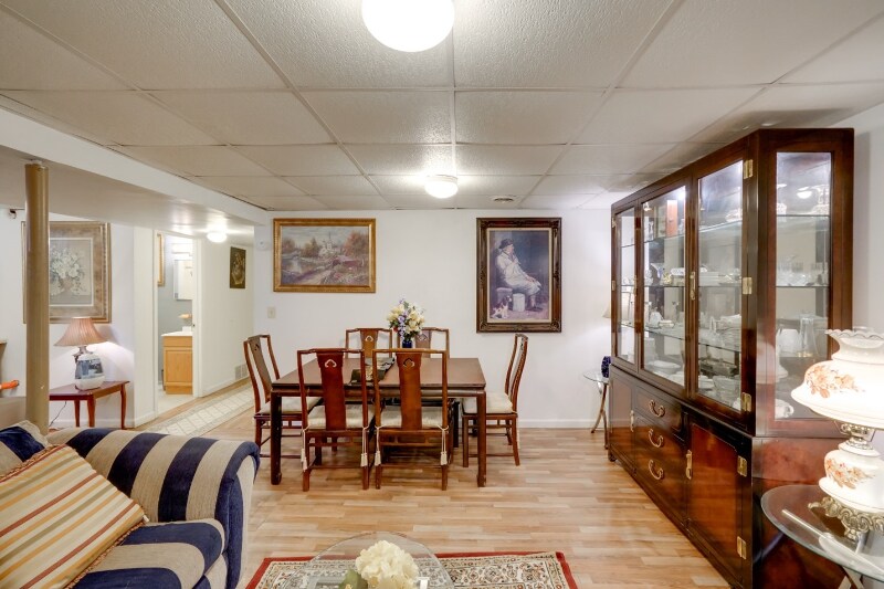 Building Photo - 429 W Lawrence St