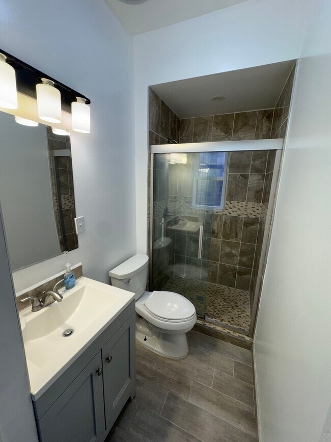 Building Photo - 617 W 43rd Pl