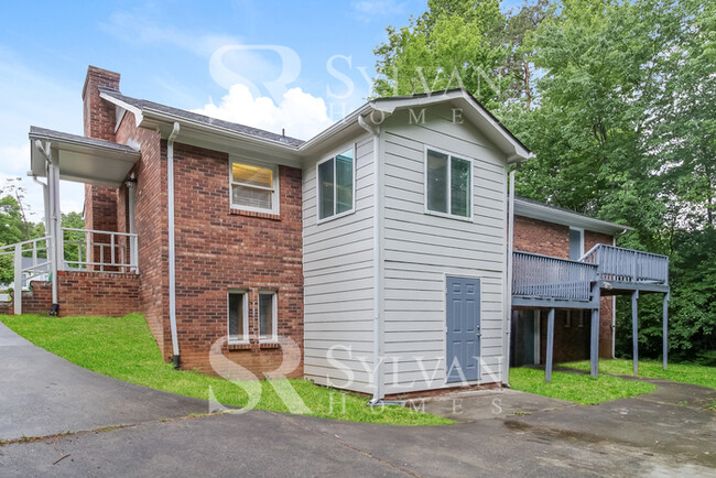 Building Photo - Enjoy living the good life in this 4 BR, 3...