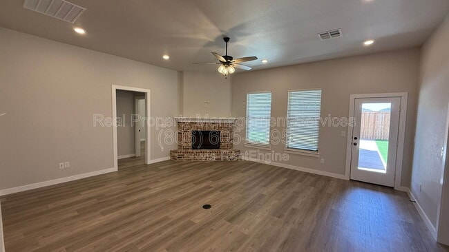 Building Photo - 2915 Tractor Ave