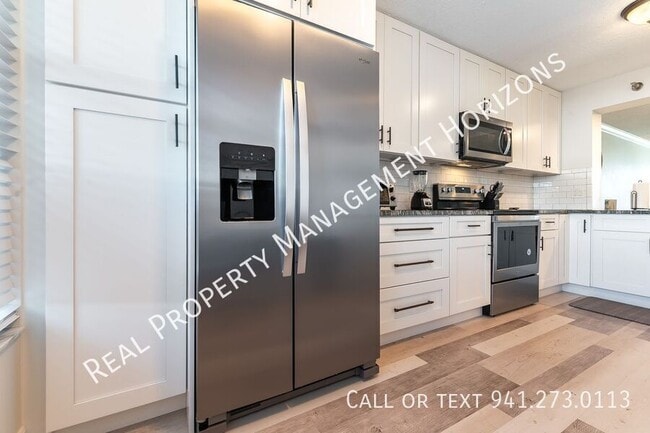 Building Photo - 3750 Pinebrook Cir