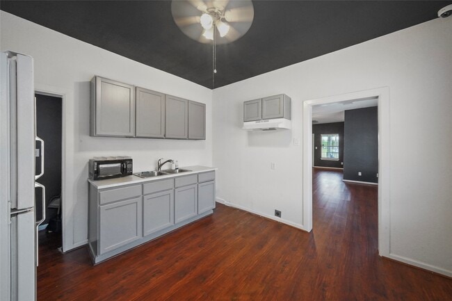 Building Photo - 316 Burr St