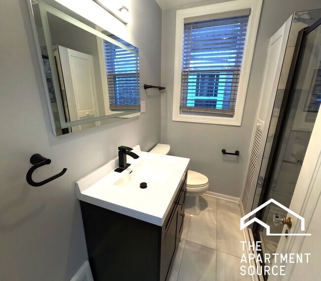 Building Photo - 3117 N Mango Ave