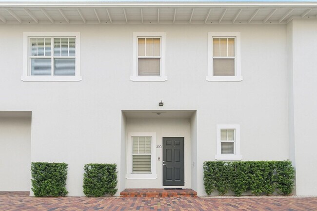 Building Photo - 303 St