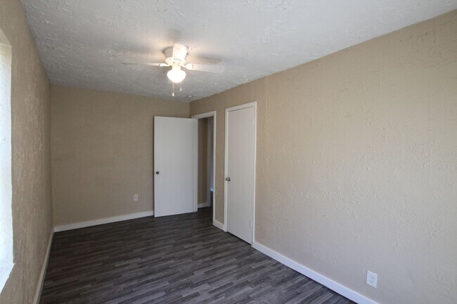Building Photo - Available! 1 Bedroom, 1 Bath in Tyler!