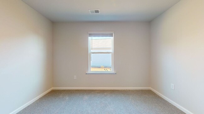 Building Photo - 4 bedroom Home in WATERSIDE!