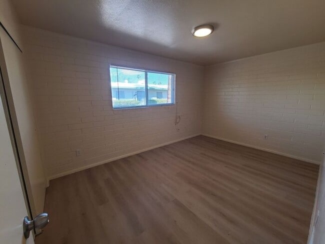 Building Photo - Charming two-bedroom, one-bathroom apartment