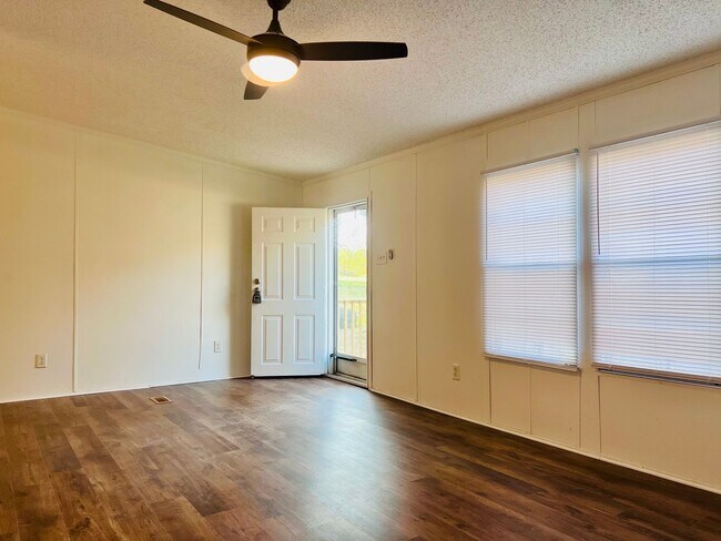 Building Photo - 4BR Home - Recently Updated - Available Soon!