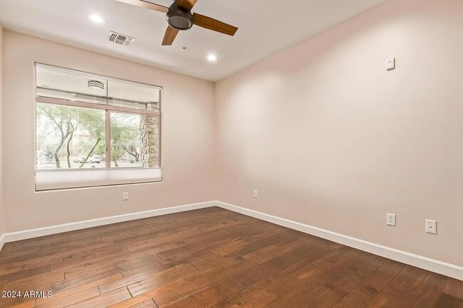 Building Photo - 4909 N Woodmere Fairway