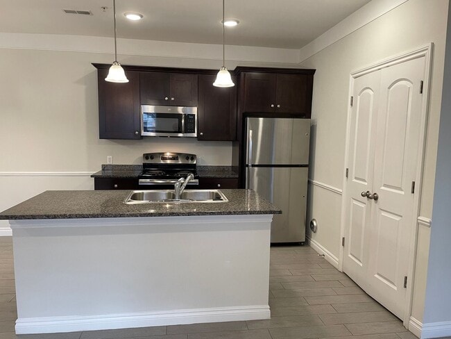 Building Photo - **SAVE $500 ON MAY MOVE-IN COST!**  2 Bedr...