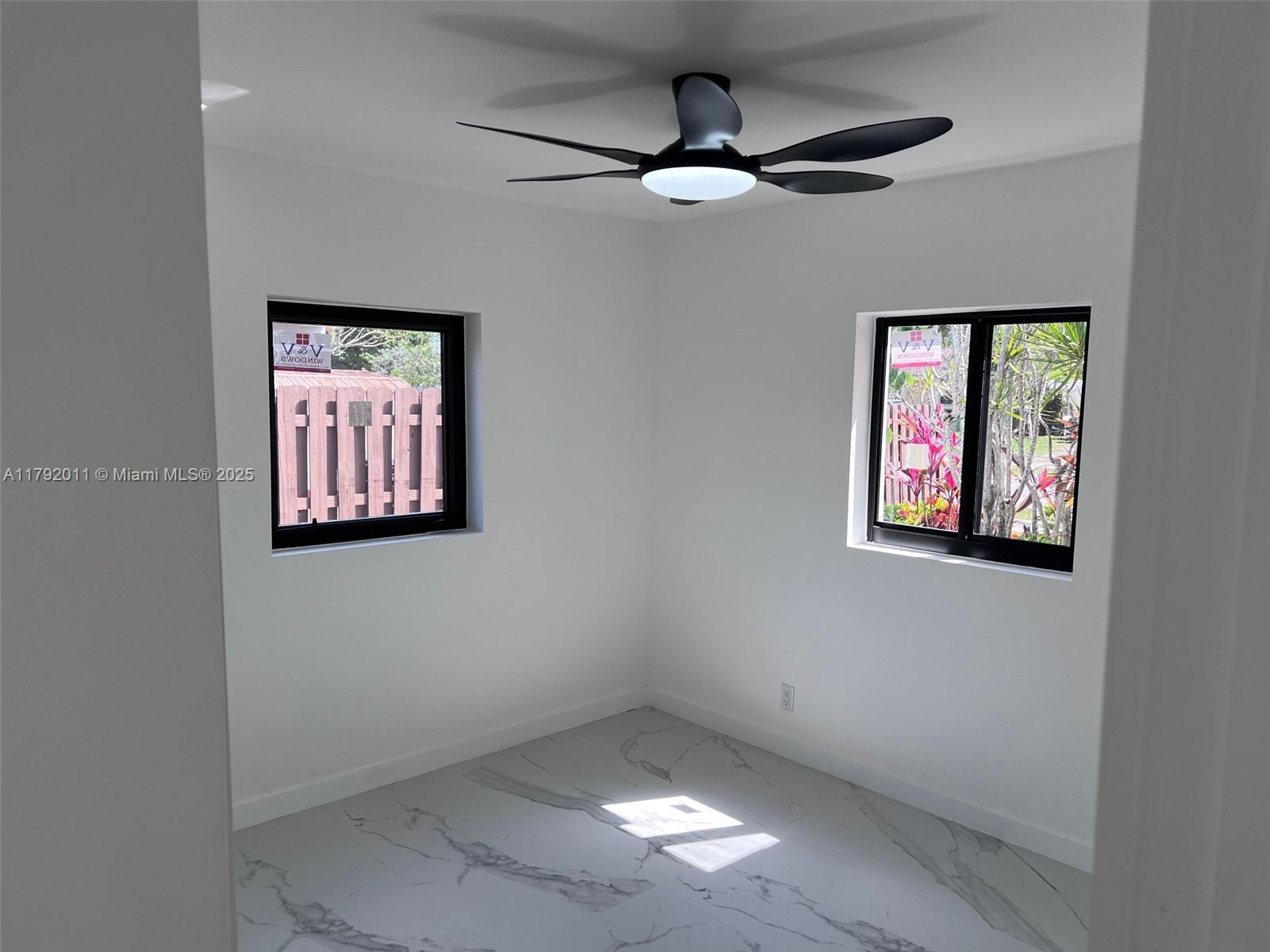 Building Photo - 431 NE 58th Ct