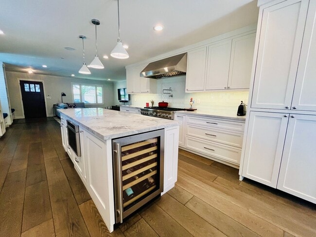 Building Photo - Stunning 3 Bed 2 Bath Downtown Sunnyvale w...