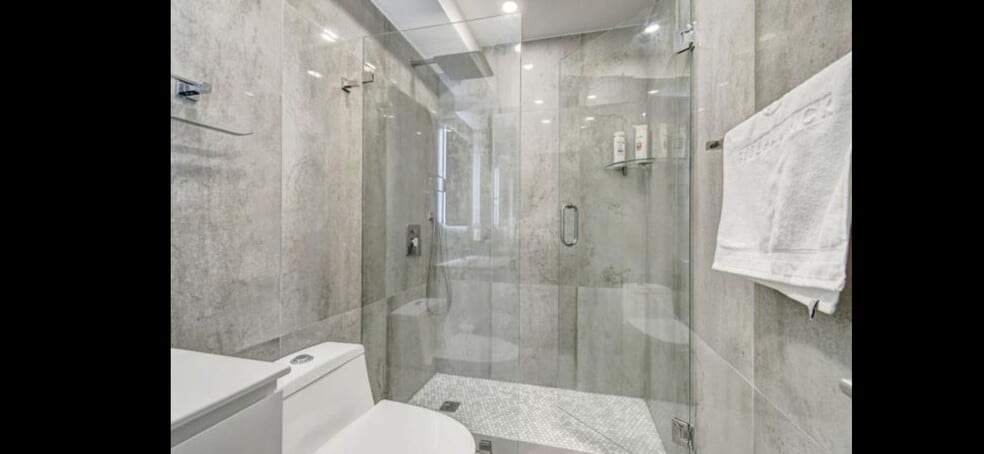 Building Photo - 100 Royal Palm Way