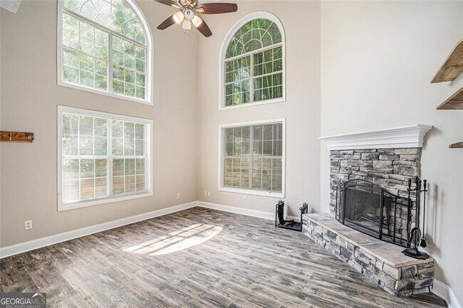 Building Photo - 3610 Bonneville Dr