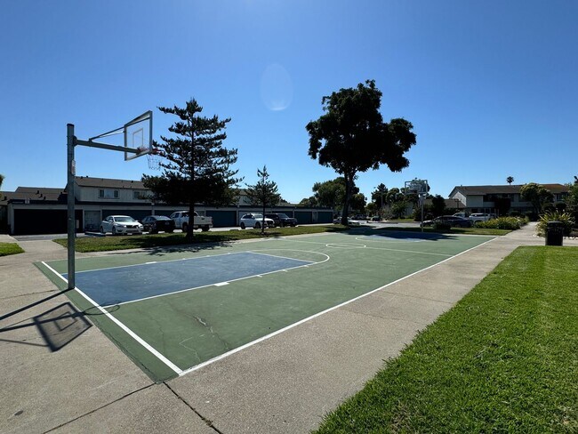 Building Photo - 2 Bedroom/1.5 Bathroom Townhouse Available in Union City!!