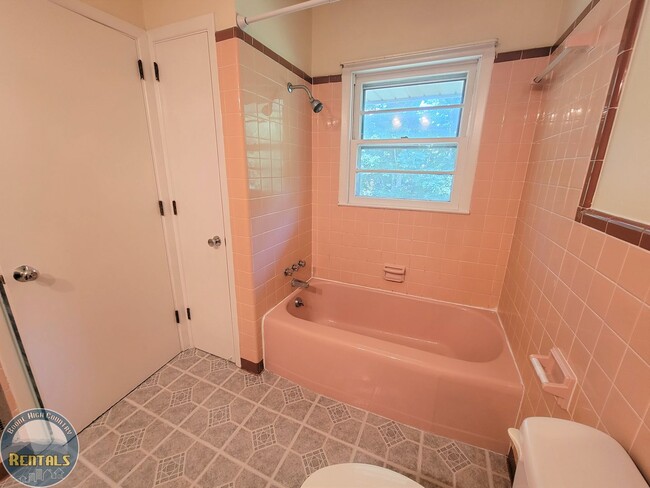 Building Photo - Spacious House Located off the 105 Bypass